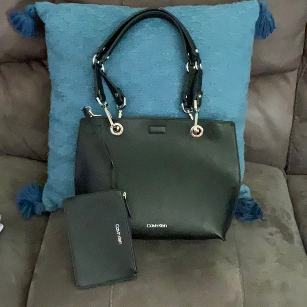NWOT Calvin Klein Black Shoulder Bag with Sleek Design